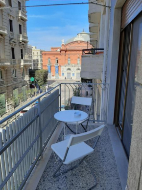 Spazio Sette a vista sul teatro Petruzzelli